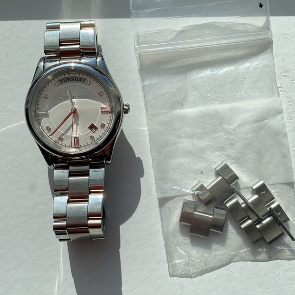 Michael kors watch - Picture 2 of 3